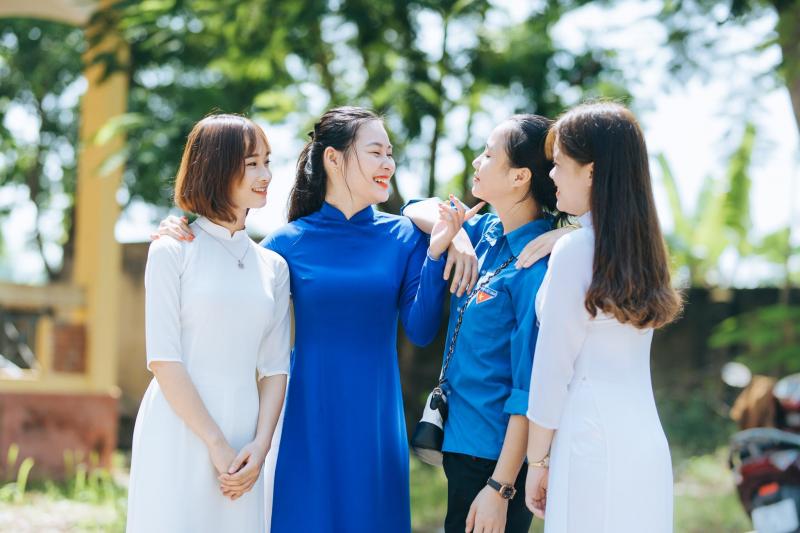 Lớp học thông qua ống kính máy ảnh của Vinh Veo