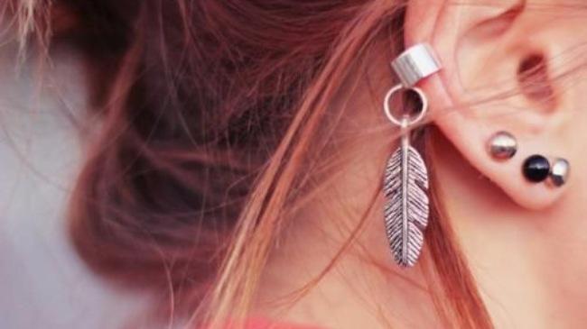Xỏ nhiều khuyên khiến tai bị biến dạng