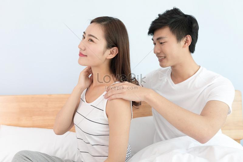 Xoa bóp cho nhau