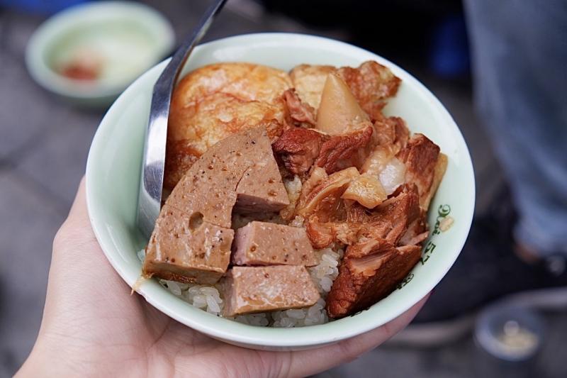 Tiệm Nhà 13