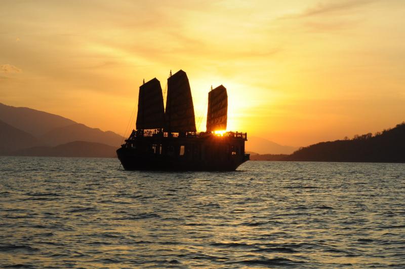 Những người trên cửa biển